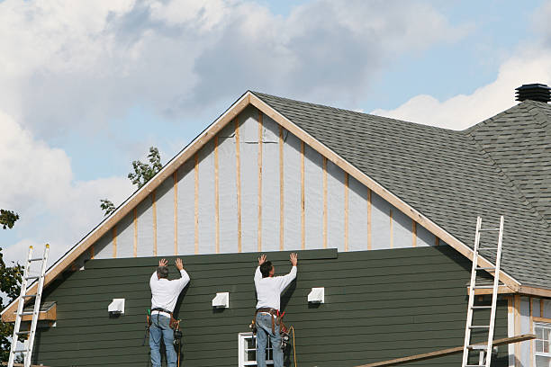 Professional Siding Contractor technician working in Oak Brook, IL